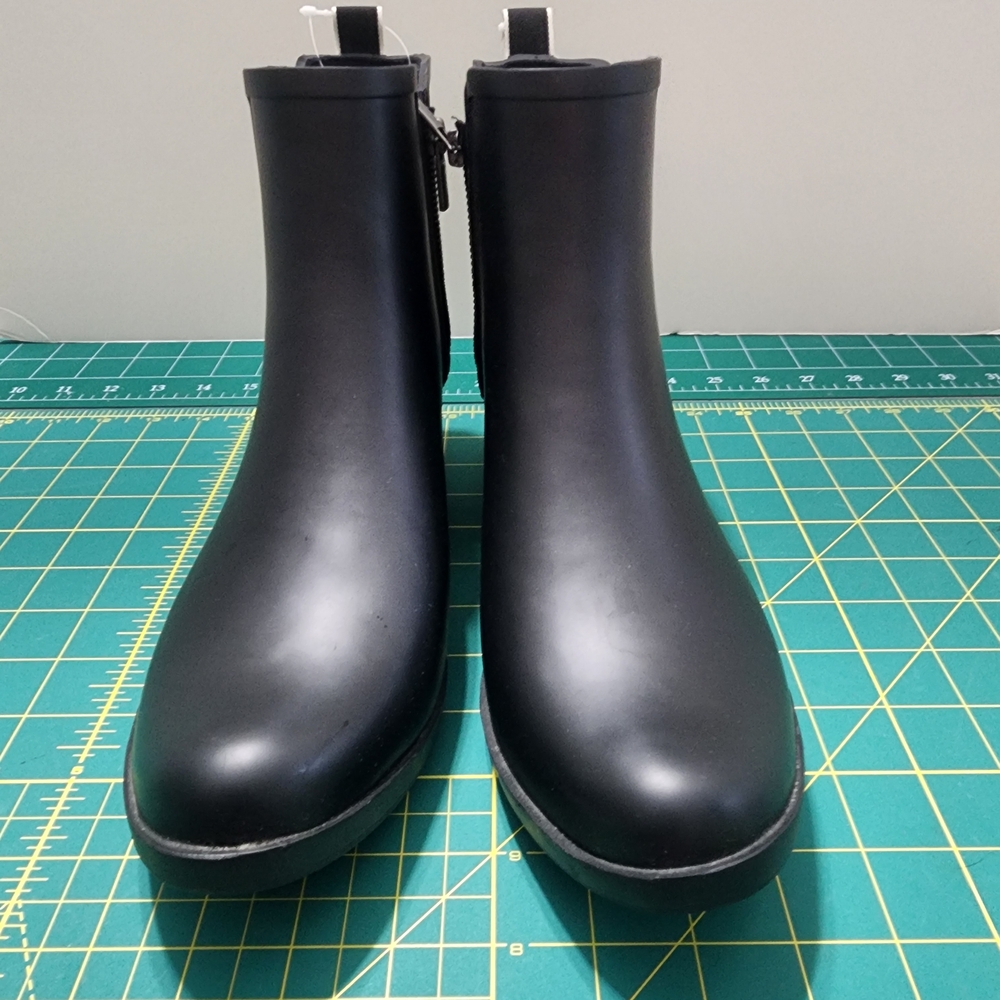 NWT. Lucky Brand black Ankle Rain Boots size 10